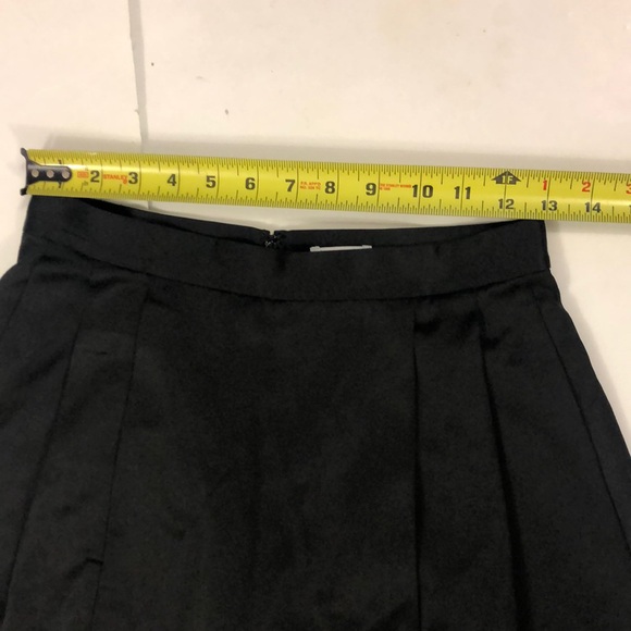 Kate Spade S Skirt Black Pleated in front 2 Pockets Excellent Condition - Picture 3 of 6